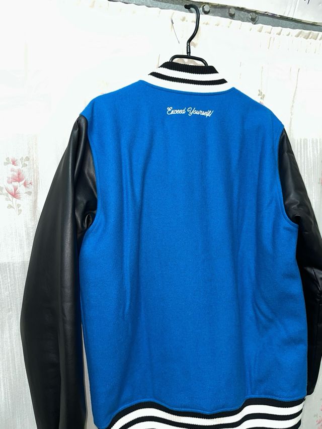 Chaqueta Deportiva Azul y Negra Prozis