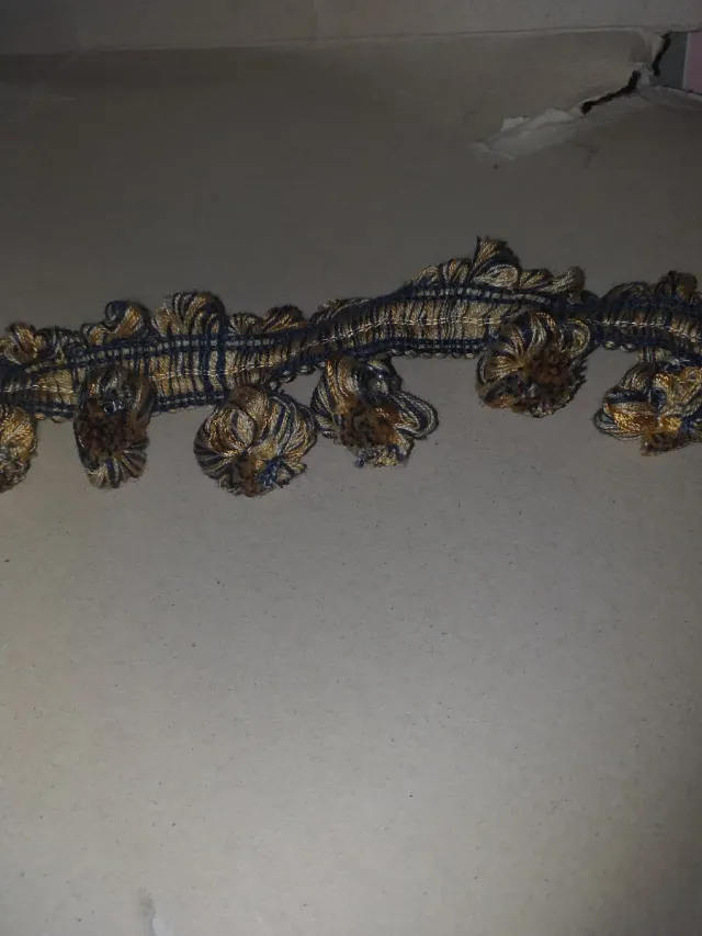 Pasamanería valenciana azul y dorada