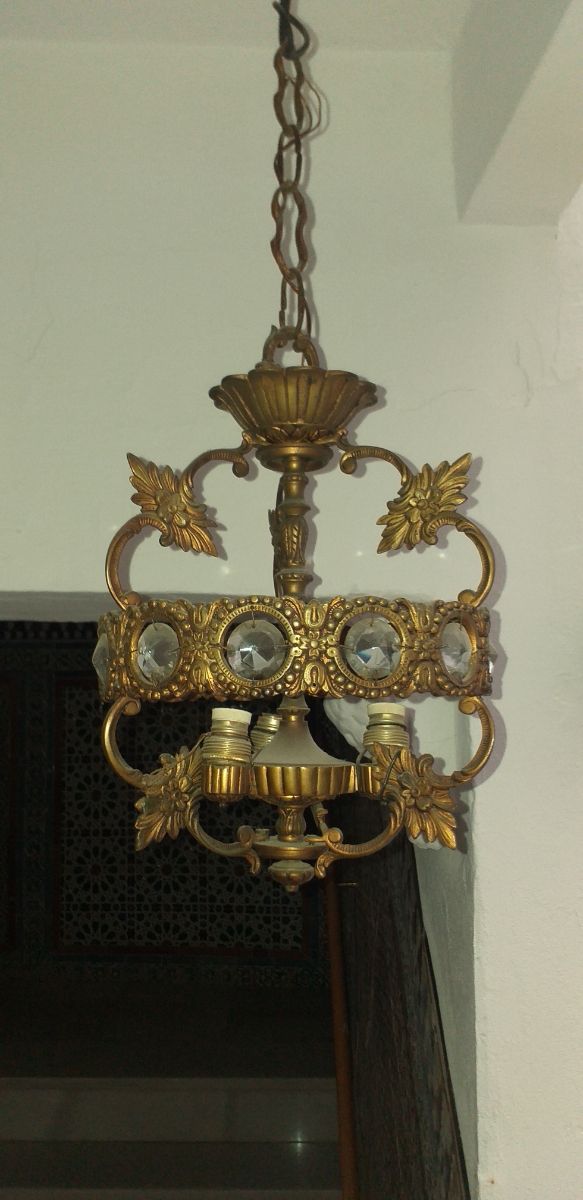 Lámpara de techo antigua