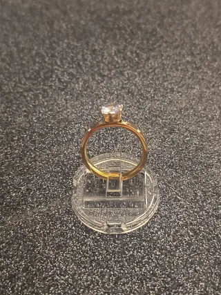 Anillo solitario oro.