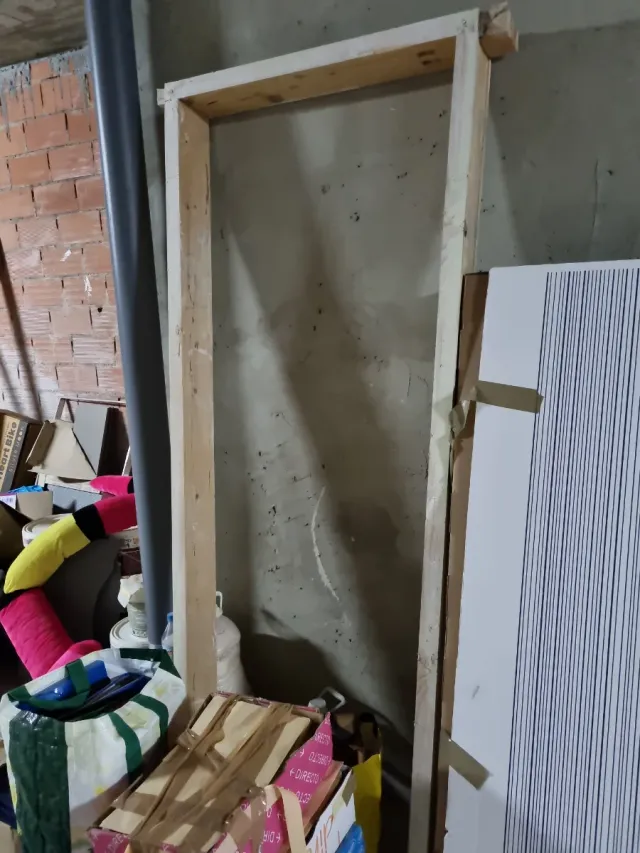 Marco de puerta de madera