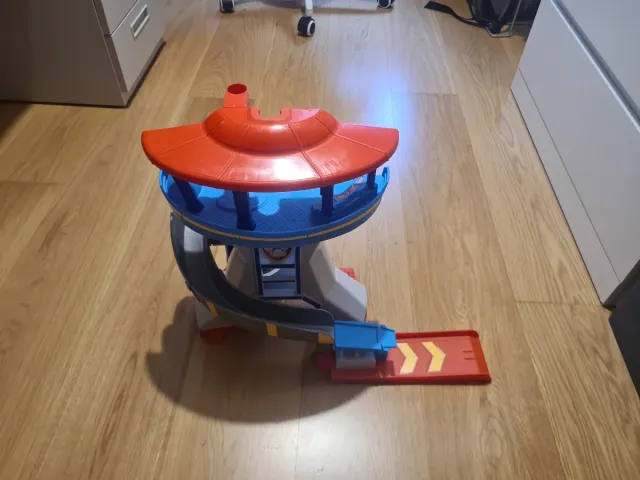 Centro de Mando Patrulla Canina (incluye muñecos)