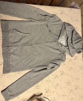 Felpa grigia con filo lurex, con zip e cappuccio