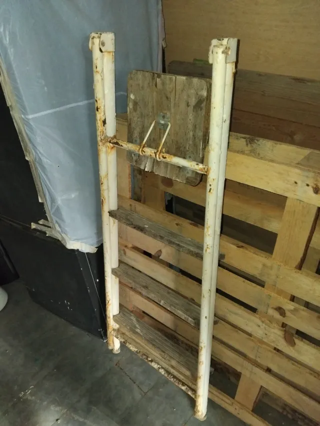 Escalera plegable de 4 peldaños