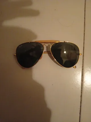 Gafas de sol Ray-Ban doradas y verdes