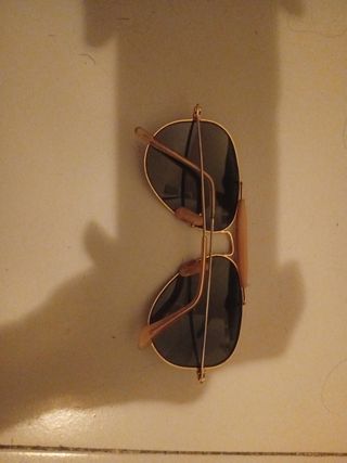 Gafas de sol Ray-Ban doradas y verdes