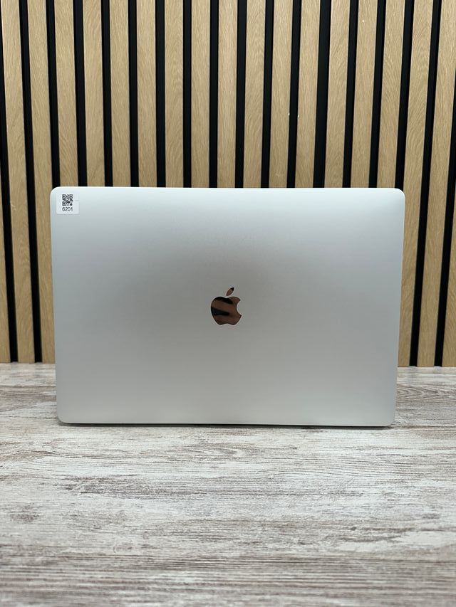 MacBook Pro 15" 2017 i7 16gb 500gb SSD