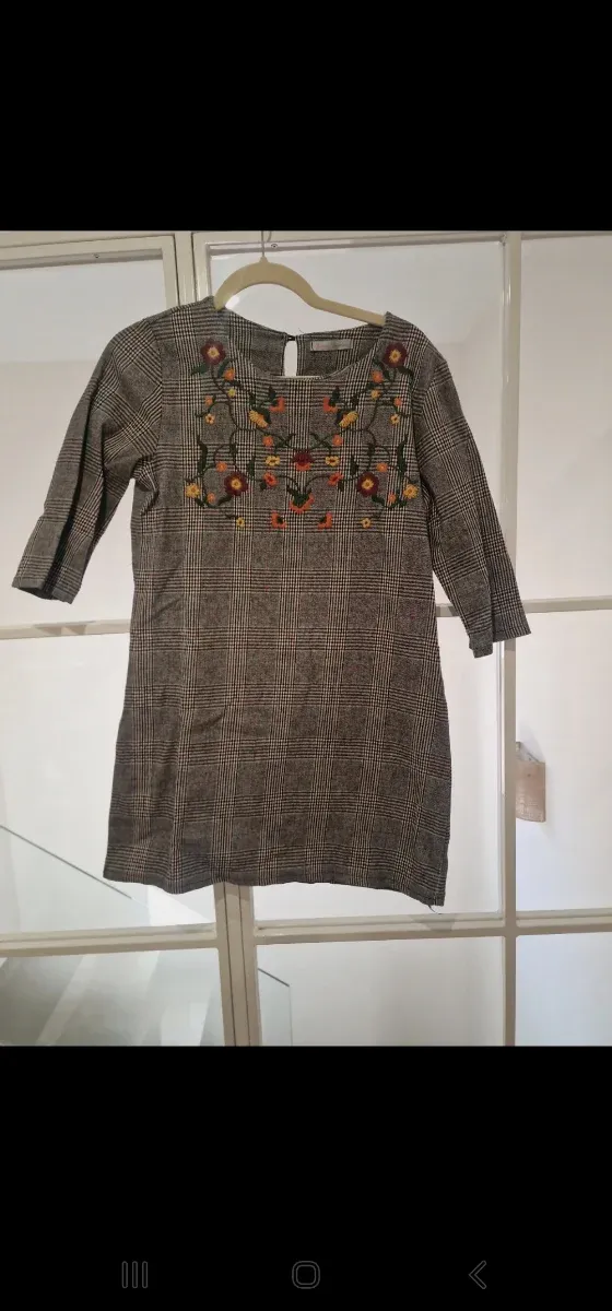 Vestido cuadros con bordado floral