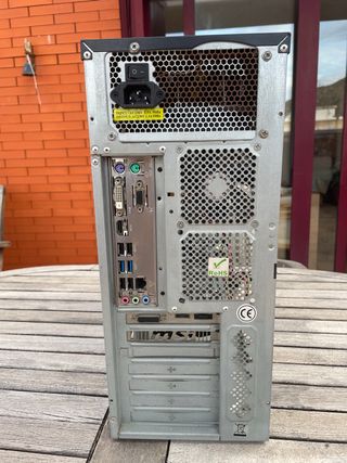 Torre PC Intel (sin disco duro)