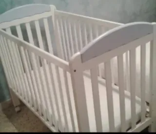 CUNA DE MADERA RESISTENTE .