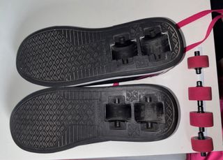 Zapatillas Heelys Negras y Rosas con Ruedas