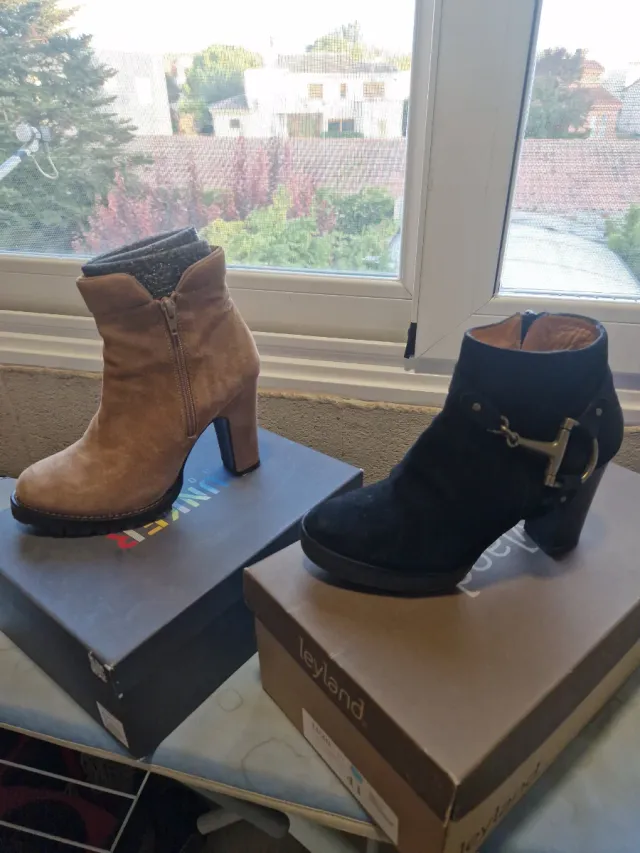 2 pares botines tacón