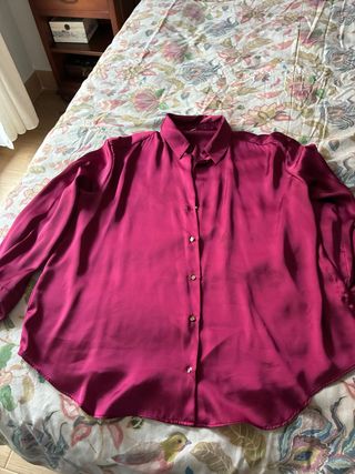Camisa Zara satinada burdeos Talla M