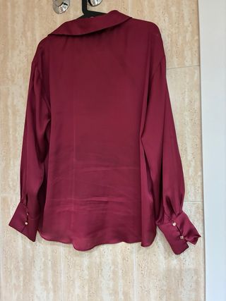 Camisa Zara satinada burdeos Talla M