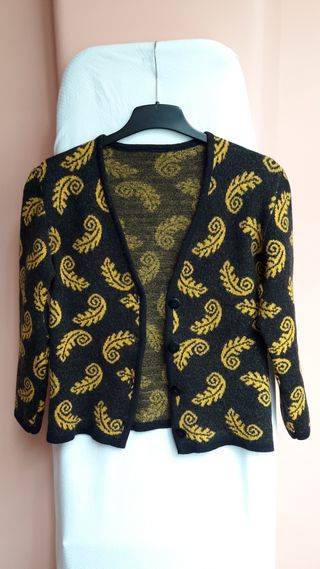 Chaqueta de punto Escorpión negra y amarilla