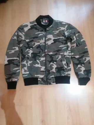 Cazadora bomber camuflaje. 