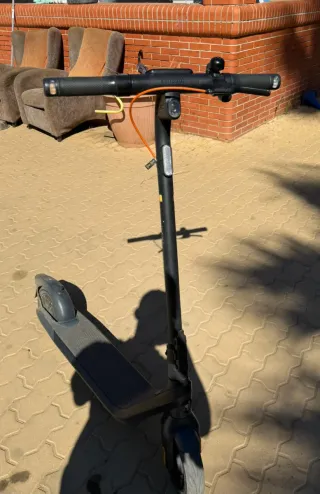 Patinete Ninebot ES2 Negro Naranja con su factura 