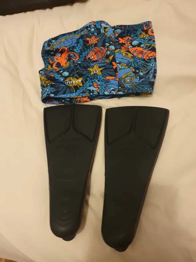 Bañador natación niño 8/9 años nuevo +aletas