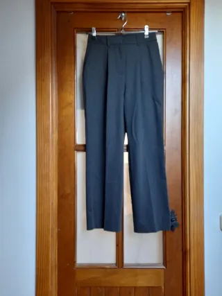 Pantalón con pinzas recto crop de Mango