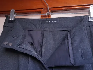 Pantalón con pinzas recto crop de Mango