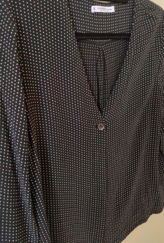 Blusa marca Violeta by Mango 
