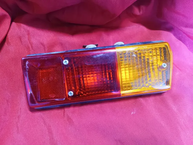 Pareja Pilotos Traseros borde cromado Yorka Renaul