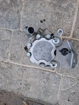 Bomba Dirección Mercedes A0044668201