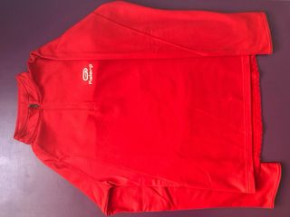 Sweater  Kalenji roja
3 Camisetas Quechua XS 