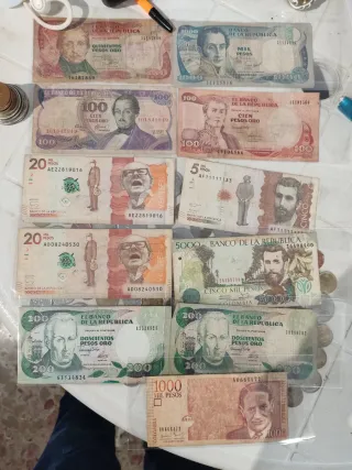 Lote de Monedas Coleccionables, y billetes