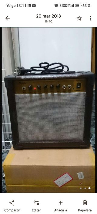 Guitarra eléctrica con amplificador