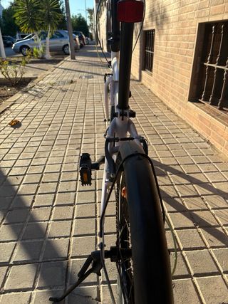 Bicicleta plegable blanca