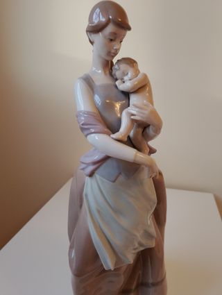 Figura Lladró Madre con Niño
