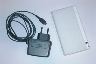 NINTENDO DS LITE + JUEGOS + FUNDA