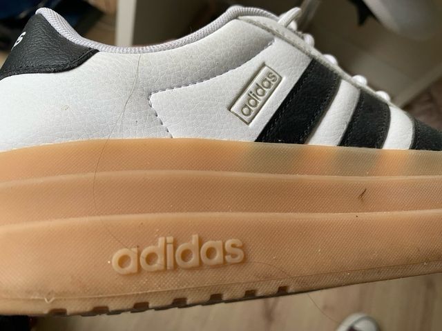Adidas Deportivas Blancas con plataforma