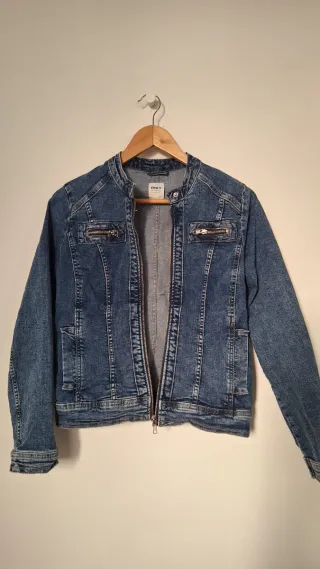 Cazadora vaquera azul oscuro Only entallada