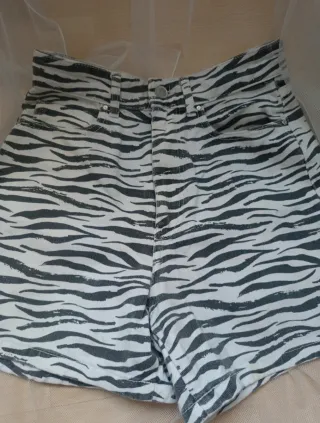 Pantalones cortos vaqueros estampado cebra