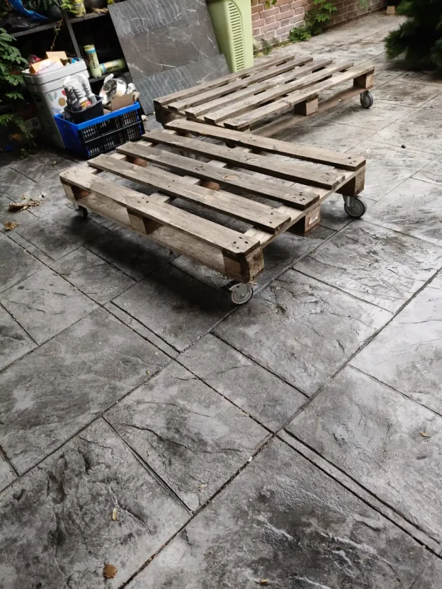 2 Palets de madera con ruedas
