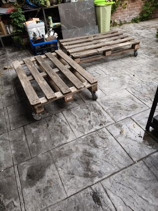2 Palets de madera con ruedas