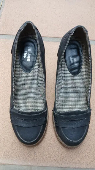 Zapatos de tacón negros tipo mocasín,  talla 38.