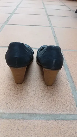 Zapatos de tacón negros tipo mocasín,  talla 38.