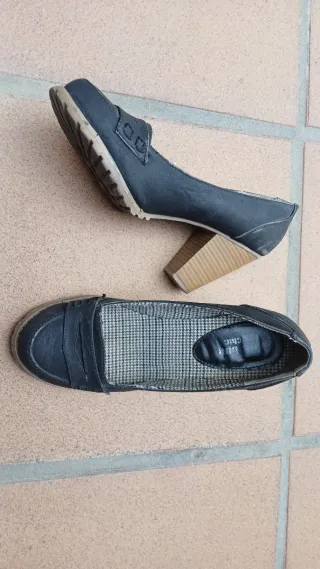 Zapatos de tacón negros tipo mocasín,  talla 38.