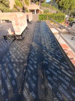 Montador de telas asfálticas Danosa SBS