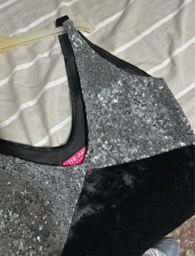 Top brillos the are plateado y negro