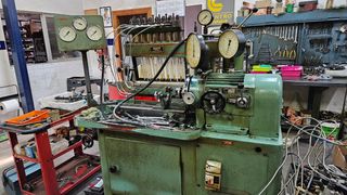 Taller mecánico de bombas de inyección