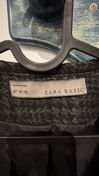 Chaqueta Zara tipo Chanel negra talla XS