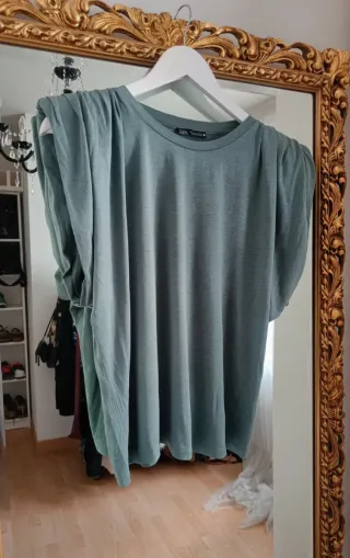 Camiseta Zara hombreras talla única verde