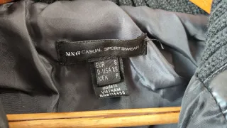 Colete Preto Acolchoado Gola Alta