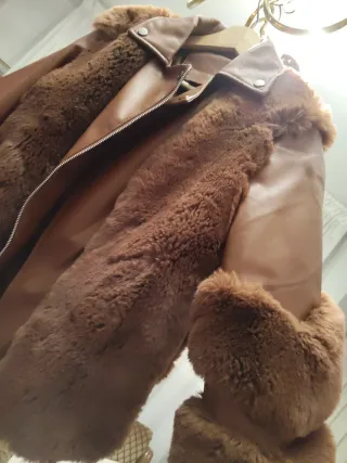 Bonita chaqueta encerada con pelito