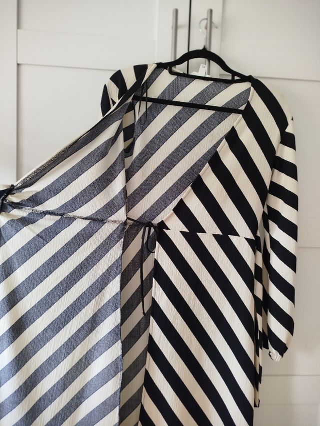 Vestido elegante rayas beige y negro