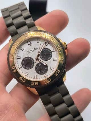 Reloj Bulova Cronógrafo Dorado y Negro